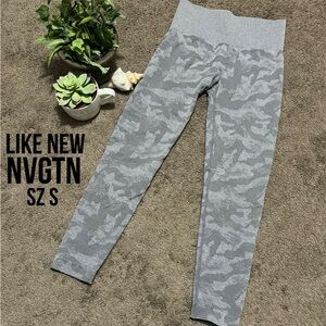 Like New NVGTN Sz S Gray Camo Leggings-Mid Calf Length-Seamless